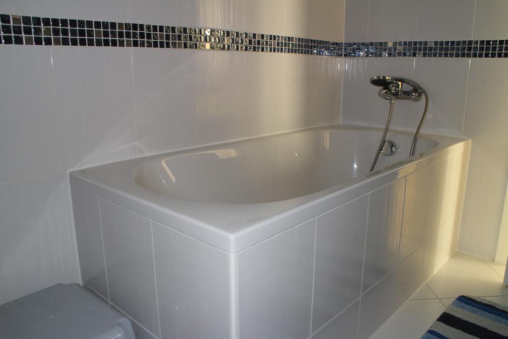 Bamboo Wellness Apartment Siófok Værelse billede