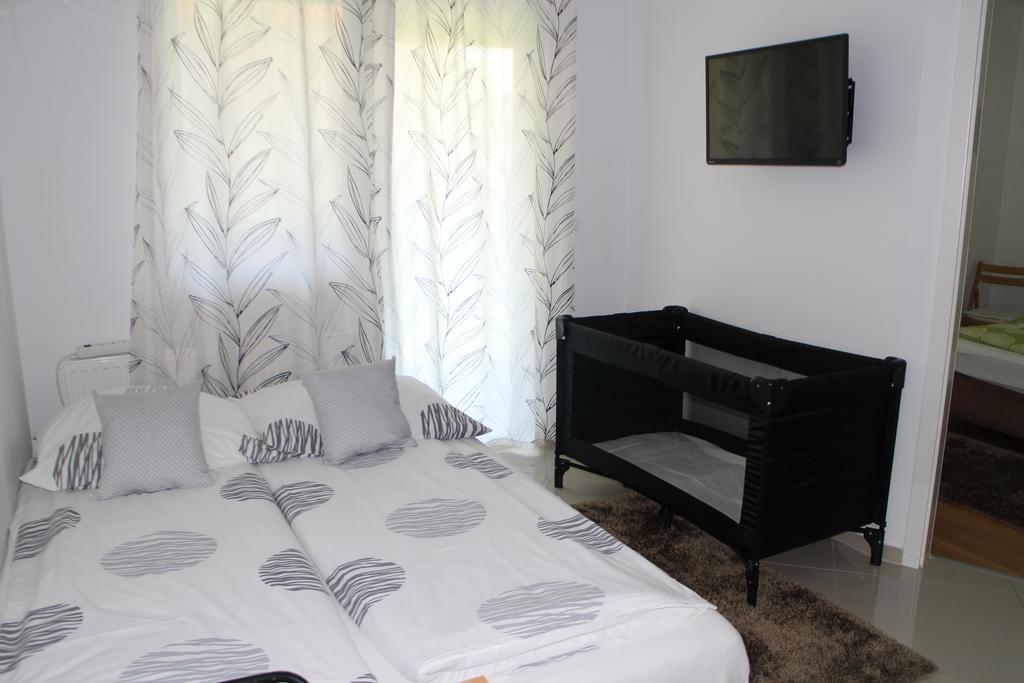 Bamboo Wellness Apartment Siófok Eksteriør billede