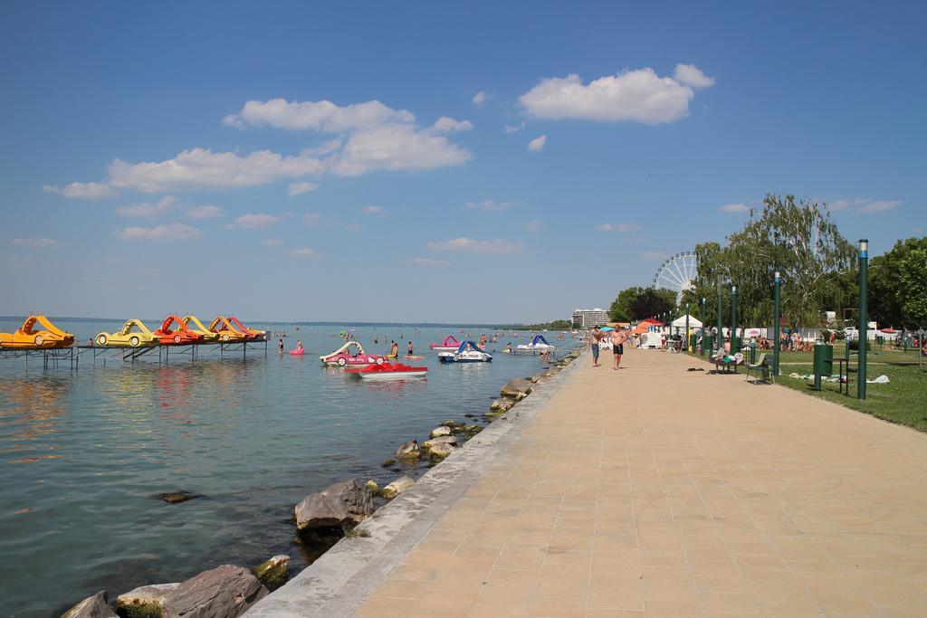 Bamboo Wellness Apartment Siófok Eksteriør billede