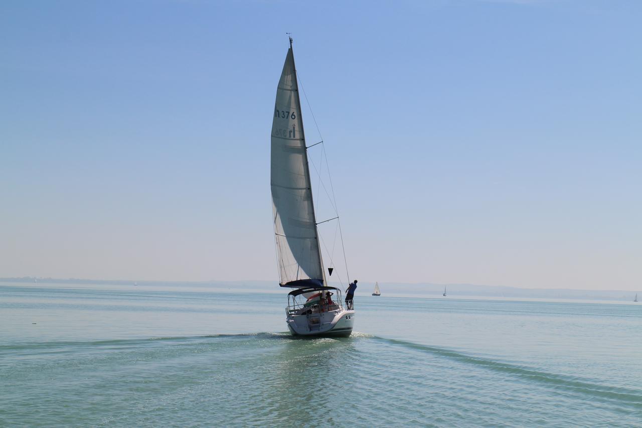Bamboo Wellness Apartment Siófok Eksteriør billede