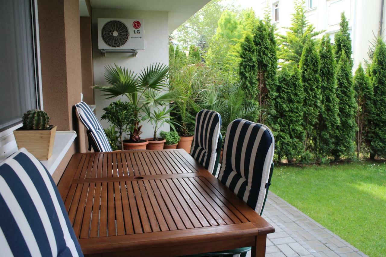 Bamboo Wellness Apartment Siófok Eksteriør billede