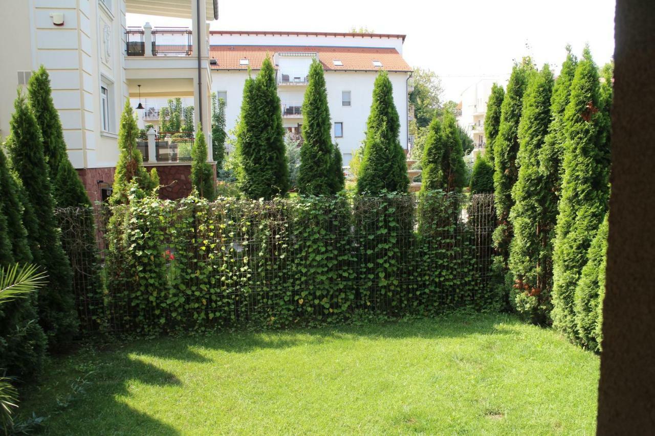 Bamboo Wellness Apartment Siófok Eksteriør billede
